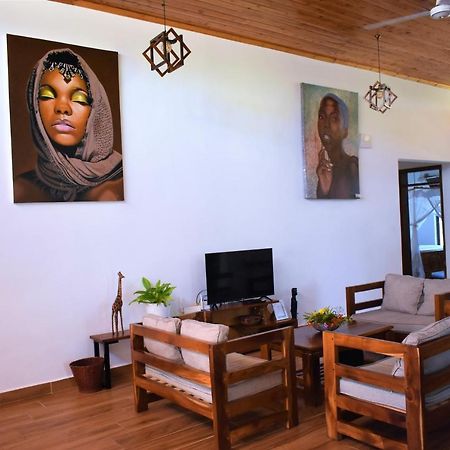 Private Backdoor Villa With Big Swimming Pool And Services Of Chef Included Diani Beach Εξωτερικό φωτογραφία