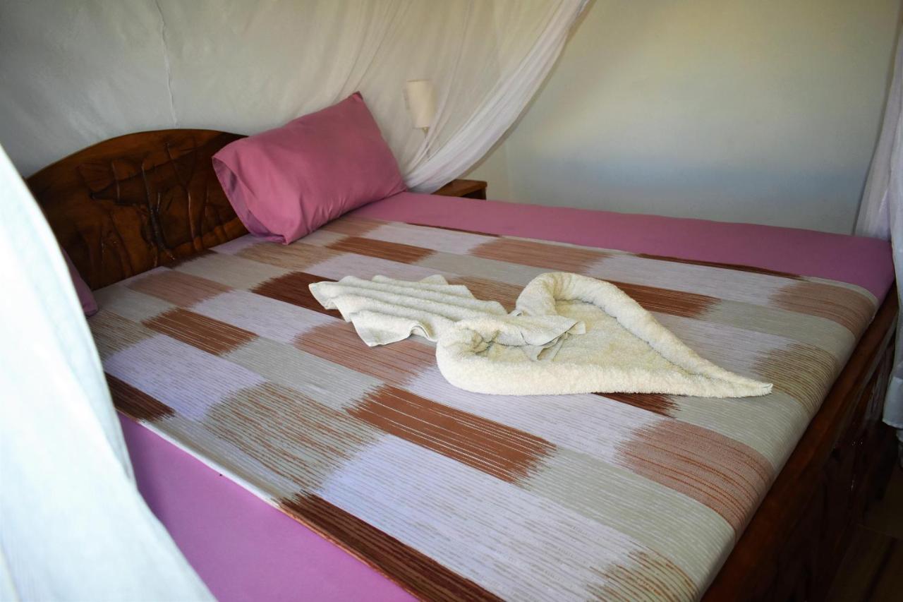 Private Backdoor Villa With Big Swimming Pool And Services Of Chef Included Diani Beach Εξωτερικό φωτογραφία
